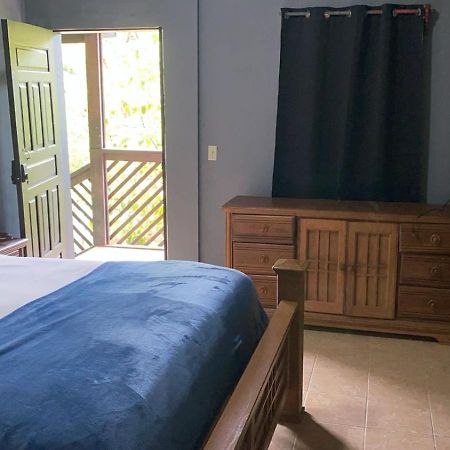 Airport Inn Roatan Luaran gambar