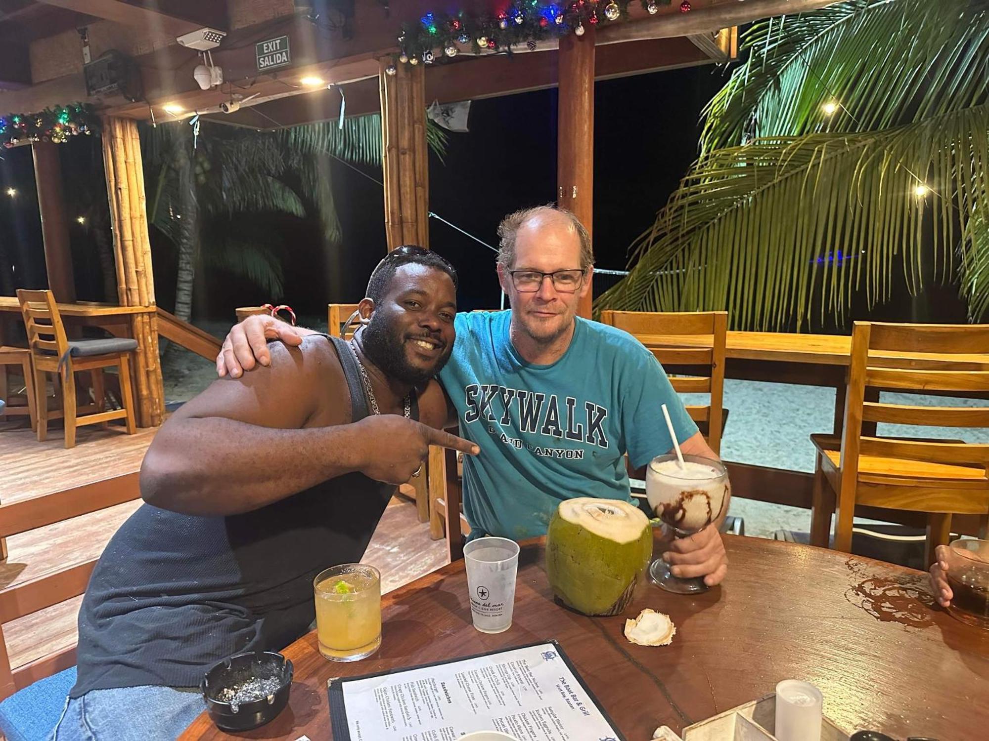 Airport Inn Roatan Luaran gambar