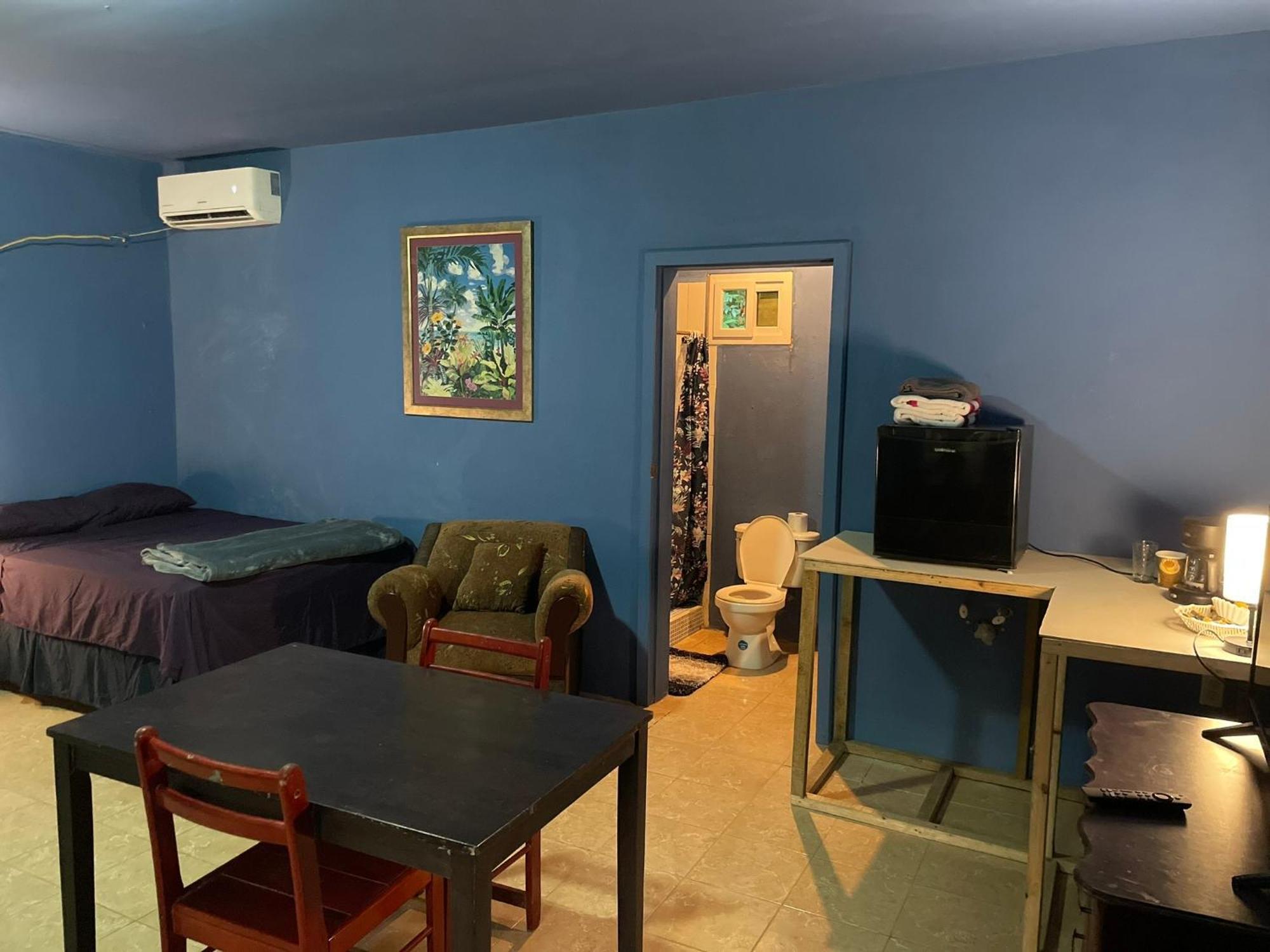 Airport Inn Roatan Luaran gambar