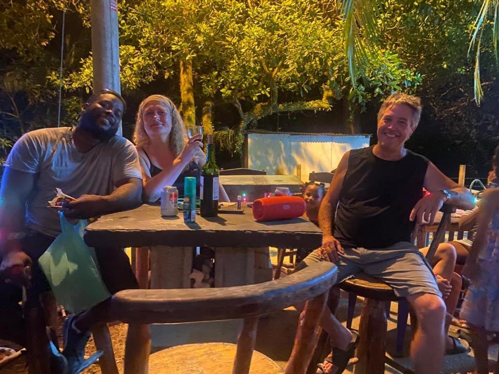 Airport Inn Roatan Luaran gambar