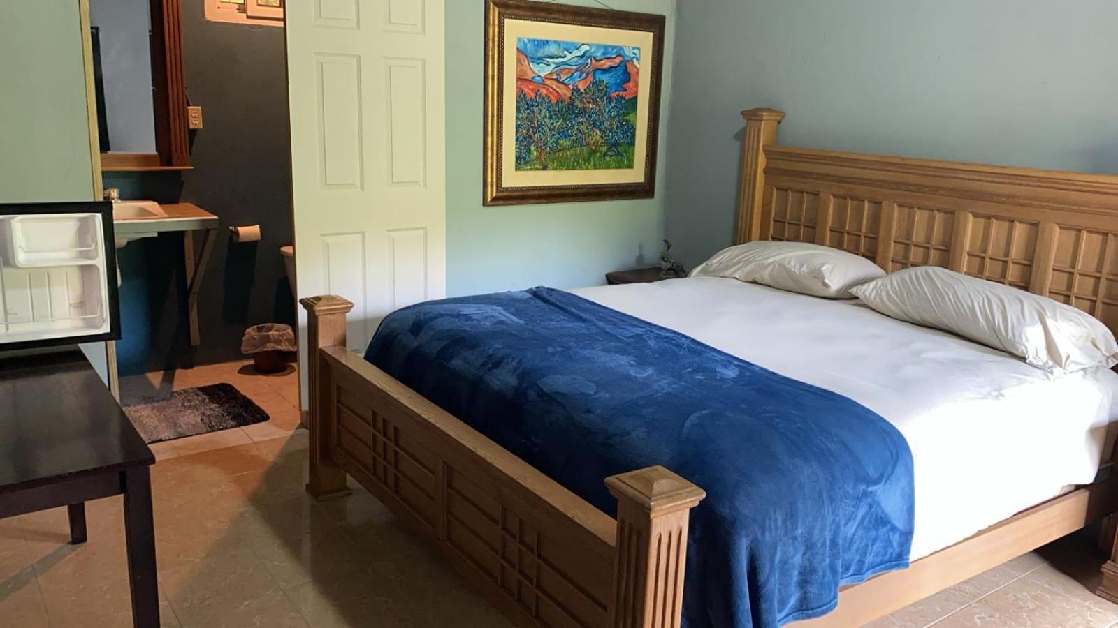 Airport Inn Roatan Luaran gambar