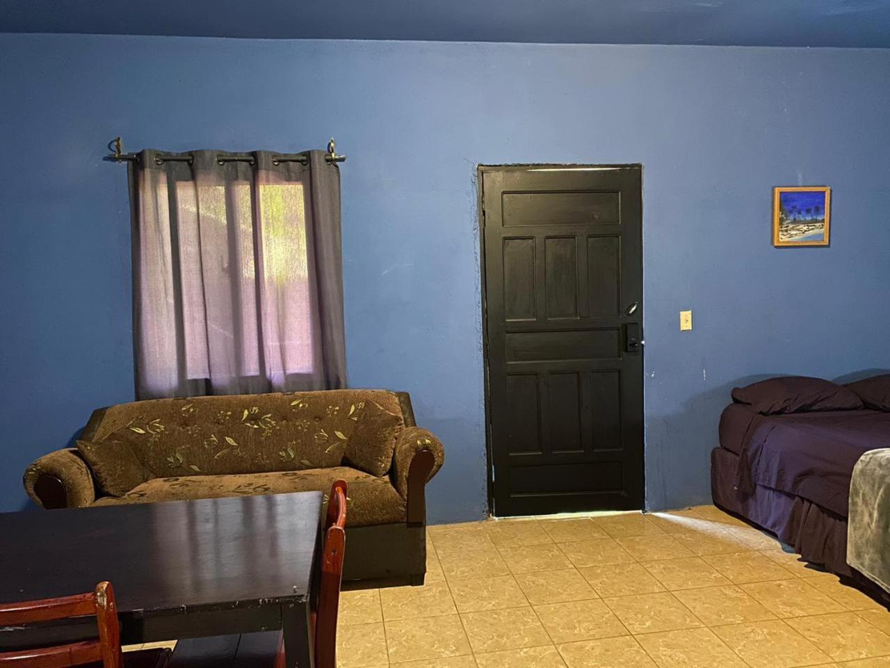 Airport Inn Roatan Luaran gambar