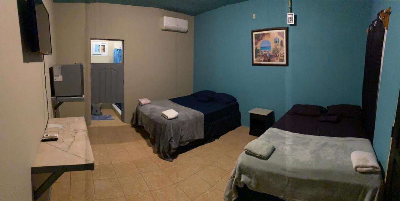 Airport Inn Roatan Luaran gambar