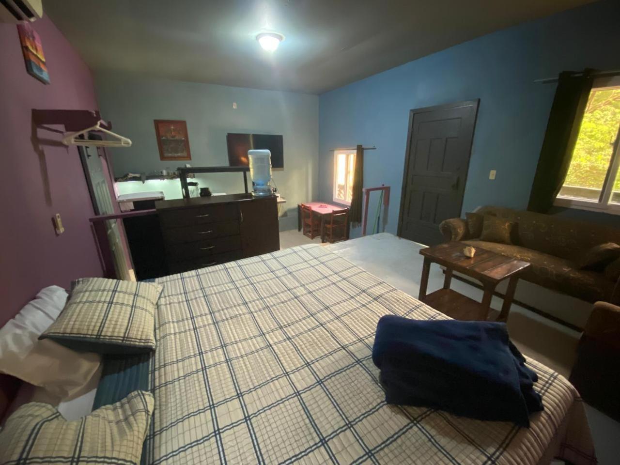 Airport Inn Roatan Luaran gambar